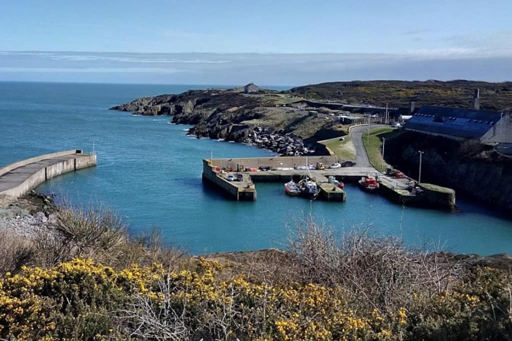 Coastal Bungalow, Sleeps 5 And Ideal For Walkers Amlwch Exteriör bild
