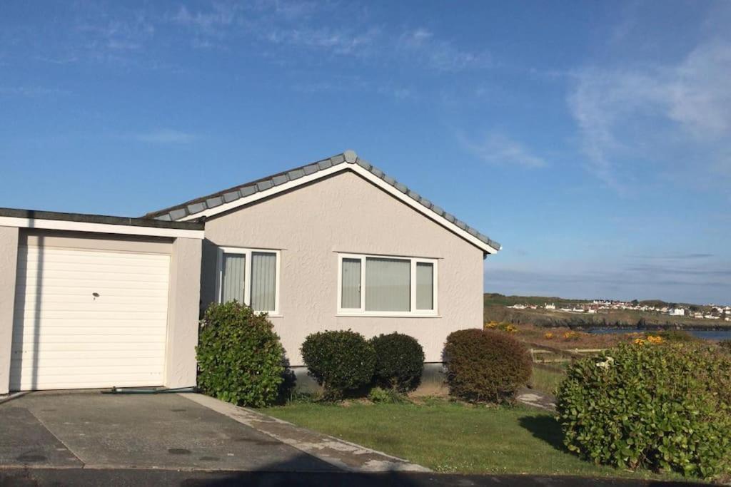 Coastal Bungalow, Sleeps 5 And Ideal For Walkers Amlwch Exteriör bild